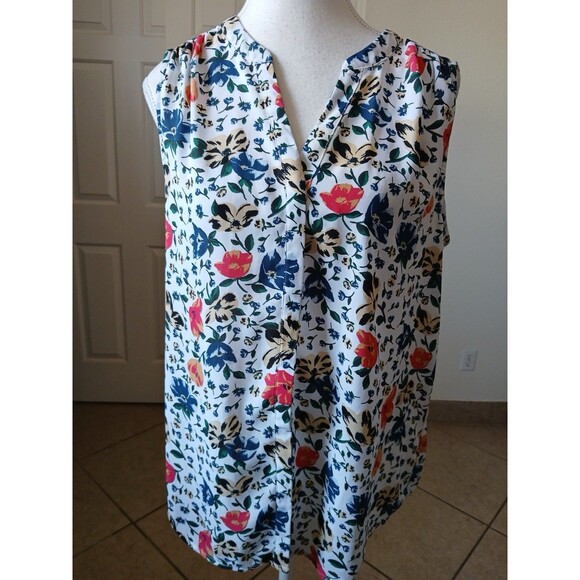 Chelsea & Theodore Sleeveless Top Blouse White Blue Red‎ Floral V Neck M Button - Picture 1 of 11